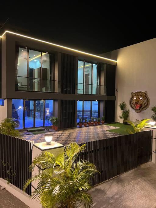 Stayhaven Starmount 4Bhk & Pool Mumbai Exterior photo