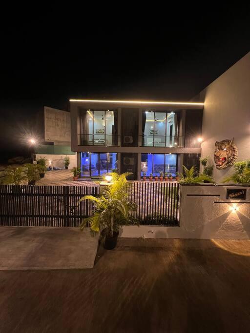 Stayhaven Starmount 4Bhk & Pool Mumbai Exterior photo