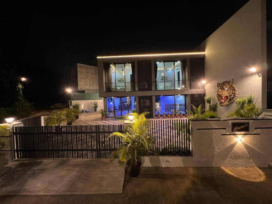 Stayhaven Starmount 4Bhk & Pool Mumbai Exterior photo